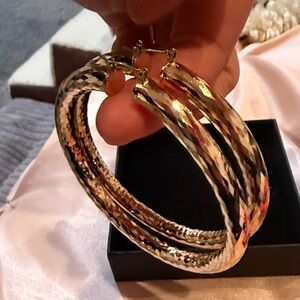 STUNNING ✨Gold Beveled Hoop Earrings✨